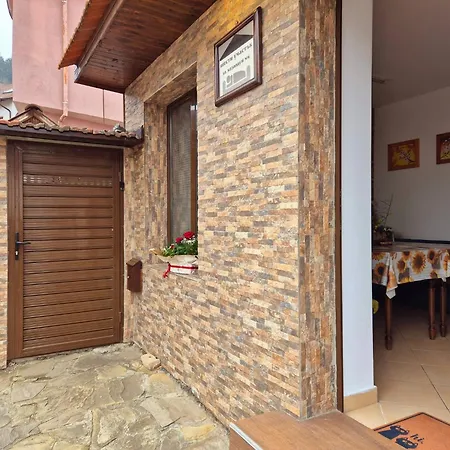 Apartment Shesti Uchastak *